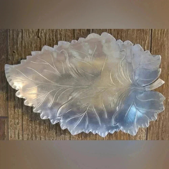 Vintage MCM Everlast Hand-Forged Aluminum Leaf Shaped Nut Candy Trinket Dishes - Picture 3 of 4